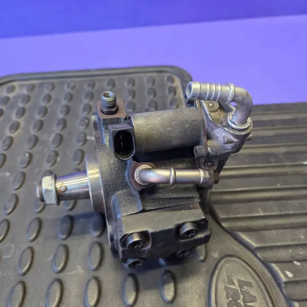 Bomba de combustível Volkswagen PASSAT B7 03L130755H image 4