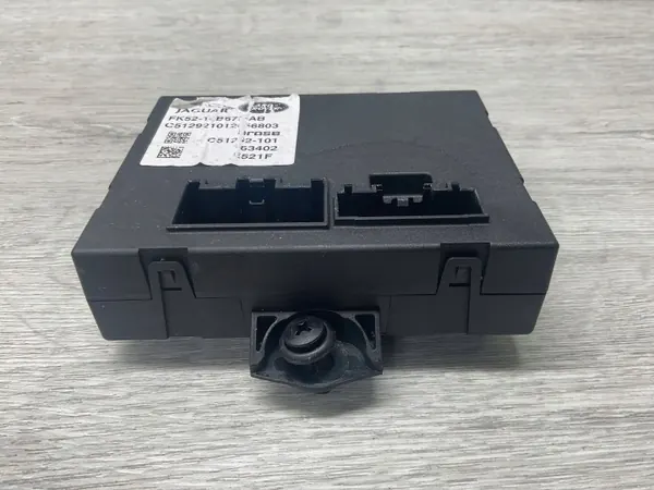 Módulo control portón trasero FK5214B673AB Range Rover L405 image 4
