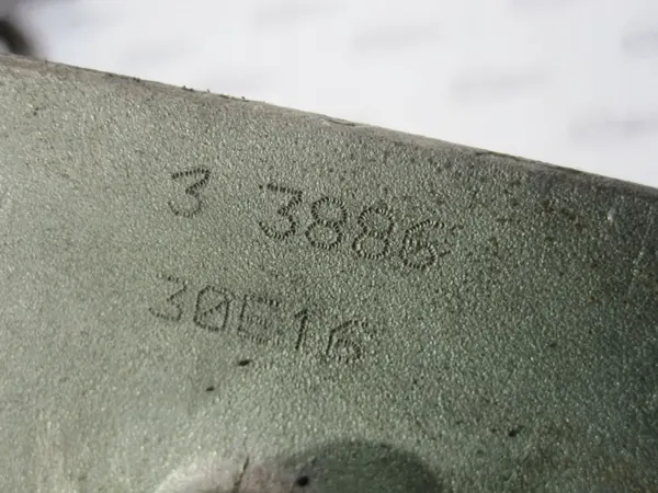 Nokka-akselin kiinnike Ford OE BM5G6A258AD - Käytetty image 6
