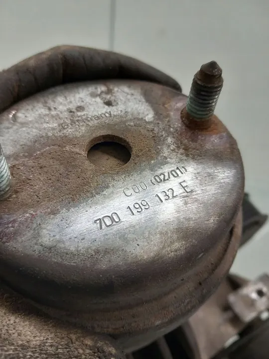 1996 Volkswagen Transporter - Caravelle T4 Engine Mount 074199207F image 3