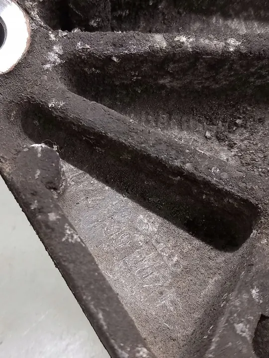 1996 Volkswagen Transporter - Caravelle T4 Engine Mount 074199207F image 4