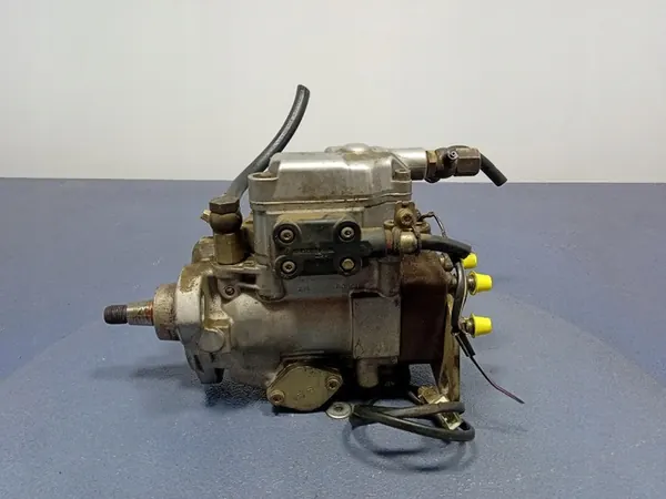 AUDI A6 C4 2.5 TDI Einspritzpumpe 046130108G image 3