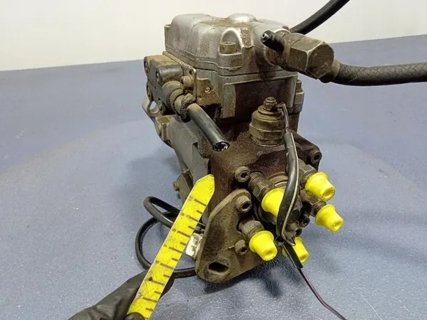 AUDI A6 C4 2.5 TDI Einspritzpumpe 046130108G image 8