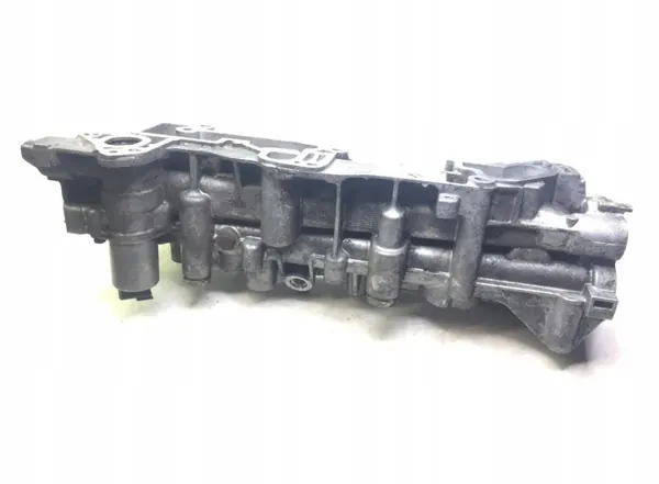 Oljefilterfäste Volvo OEM 22325743 - Begagnad image 2