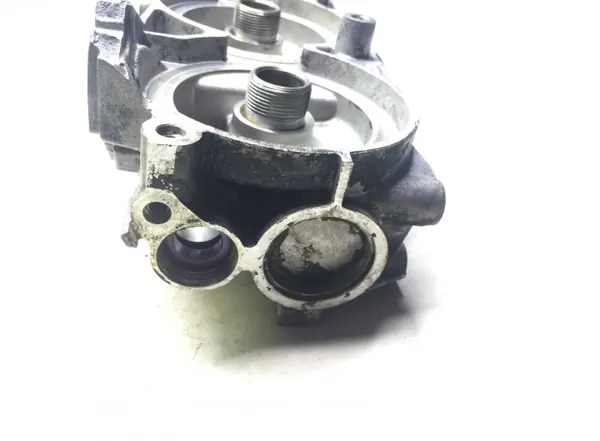 Oljefilterfäste Volvo OEM 22325743 - Begagnad image 4