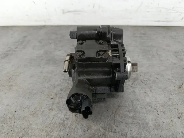Begagnad Volvo V50 insprutningspump OEM 9654615580 image 3