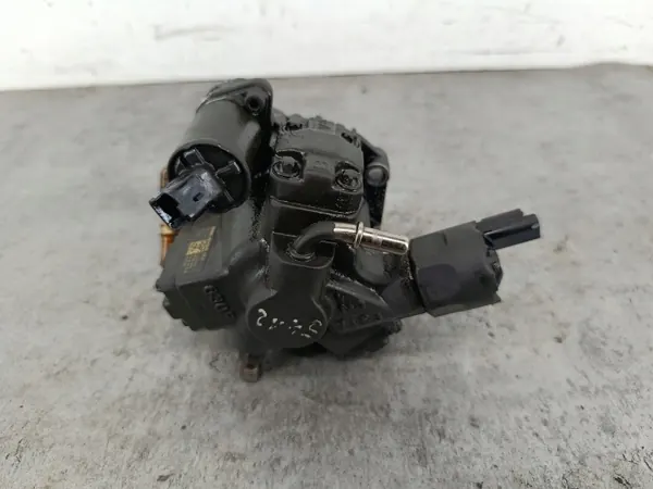 Begagnad Volvo V50 insprutningspump OEM 9654615580 image 4