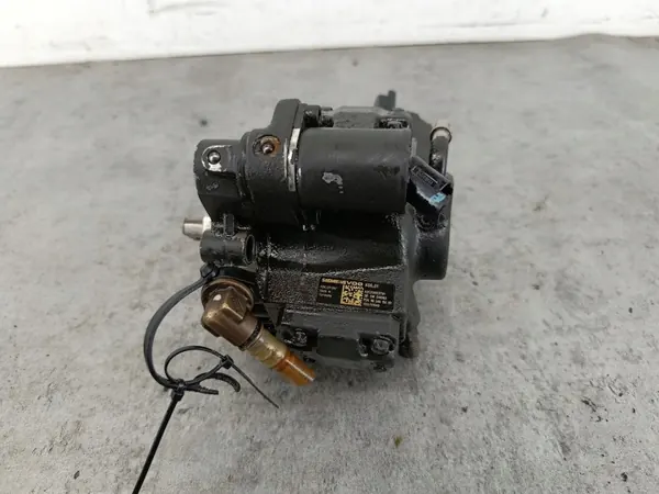 Begagnad Volvo V50 insprutningspump OEM 9654615580 image 5
