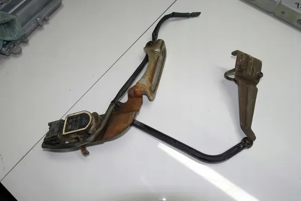 Mercedes W204 Nivåsensor Vänster 0045428518 image 3