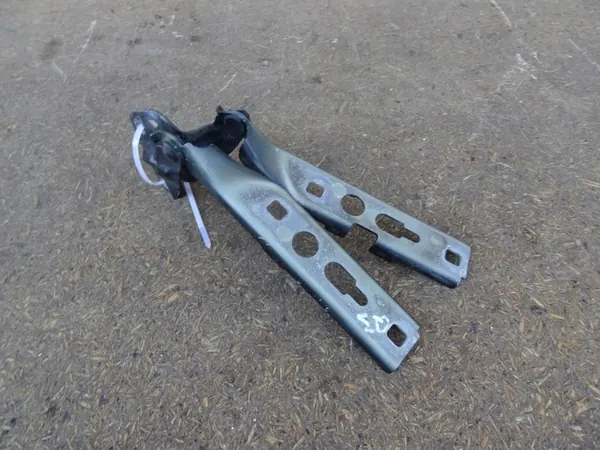 AUDI Q3 8U Bisagras de Capó Izquierda Derecha Conjunto 8U0823302 8U0823301 image 2