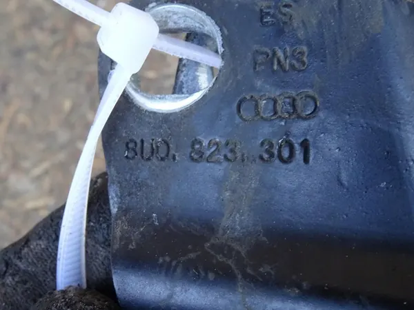 AUDI Q3 8U Bisagras de Capó Izquierda Derecha Conjunto 8U0823302 8U0823301 image 4