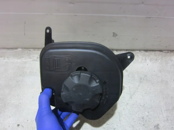BMW X5 E70 F15 F16 Laajennussäiliö OEM 17138621092 image 4