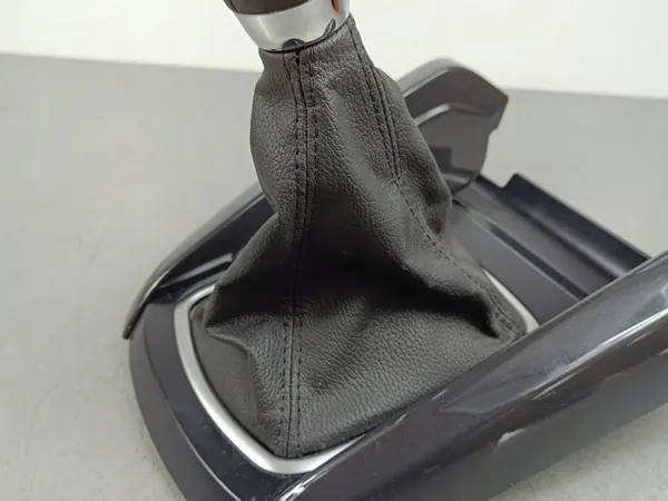 Pomo de mudanças Ford OEM CN15A044H96B - Estado usado image 3