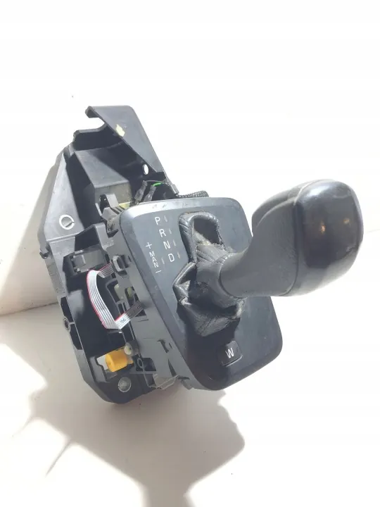 Selector de marchas Volvo V70 OEM P08699287 - Usado image 4