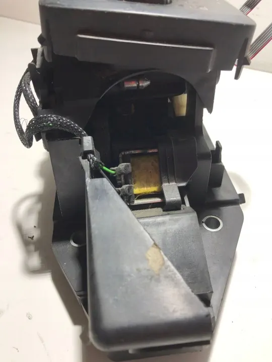Selector de marchas Volvo V70 OEM P08699287 - Usado image 6