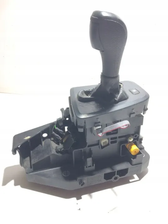 Selector de marchas Volvo V70 OEM P08699287 - Usado image 7