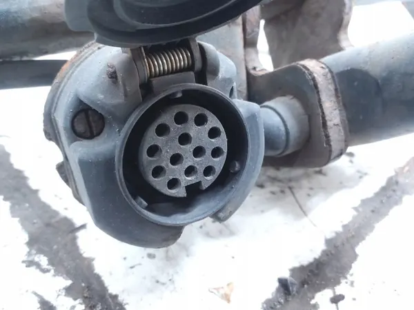 Juego de Enganche Remolque Hyundai OE OEM HY55U - Usado image 3