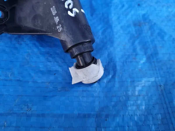 KIA Sorento Ceed III | Voorste linker sproeier 98671-C5000 image 4