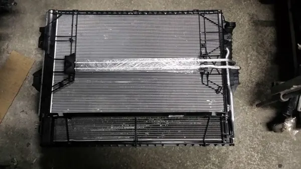 Conjunto de refrigeración Porsche Cayenne 3.6 300HP OEM image 2