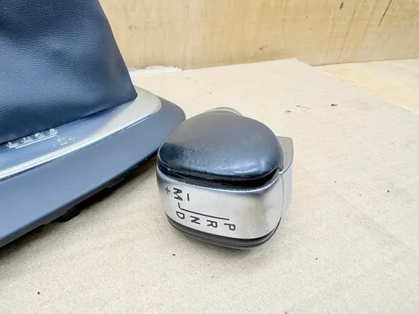 Selector de Marchas Renault Captur OEM 969352021R - Usado image 3