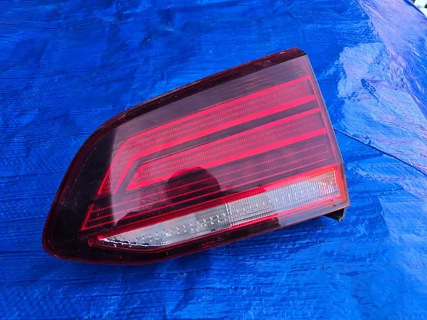 Luz trasera derecha de maletero VW Golf VII Kombi image 2