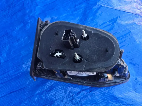 Luz trasera derecha de maletero VW Golf VII Kombi image 3