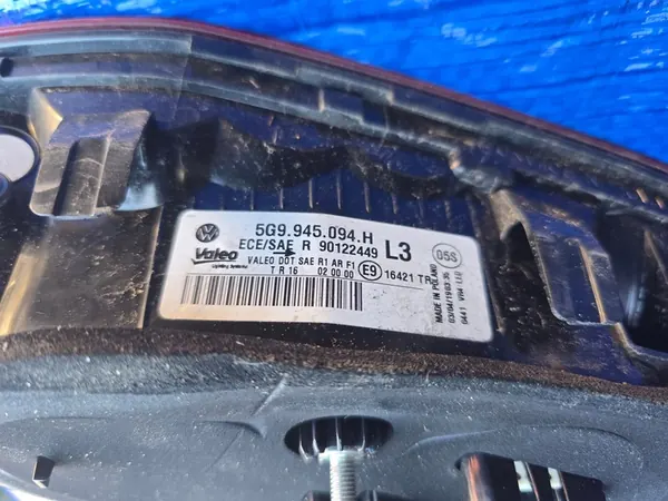 Luz trasera derecha de maletero VW Golf VII Kombi image 4