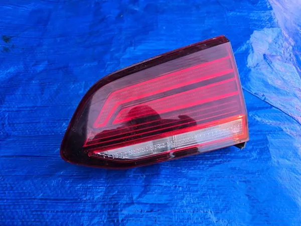 Luz trasera derecha de maletero VW Golf VII Kombi image 5