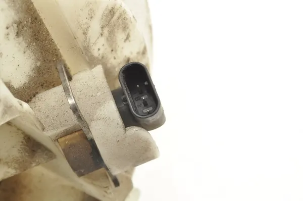 BRANDSTOF POMP MERCEDES W204 3.0 24R A2044700494 image 4