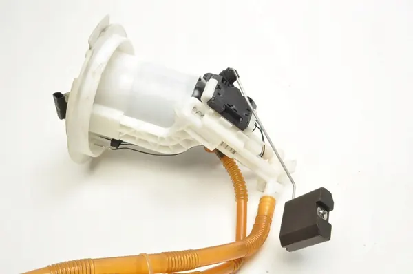 BRANDSTOF POMP MERCEDES W204 3.0 24R A2044700494 image 6