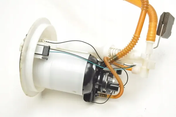 BRANDSTOF POMP MERCEDES W204 3.0 24R A2044700494 image 8