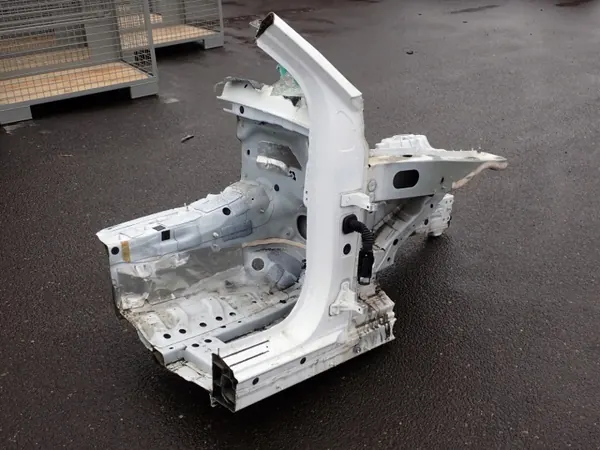 Quart de longeron avant droit OEM Mercedes GLC image 3