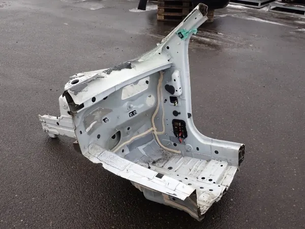 Quart de longeron avant droit OEM Mercedes GLC image 4