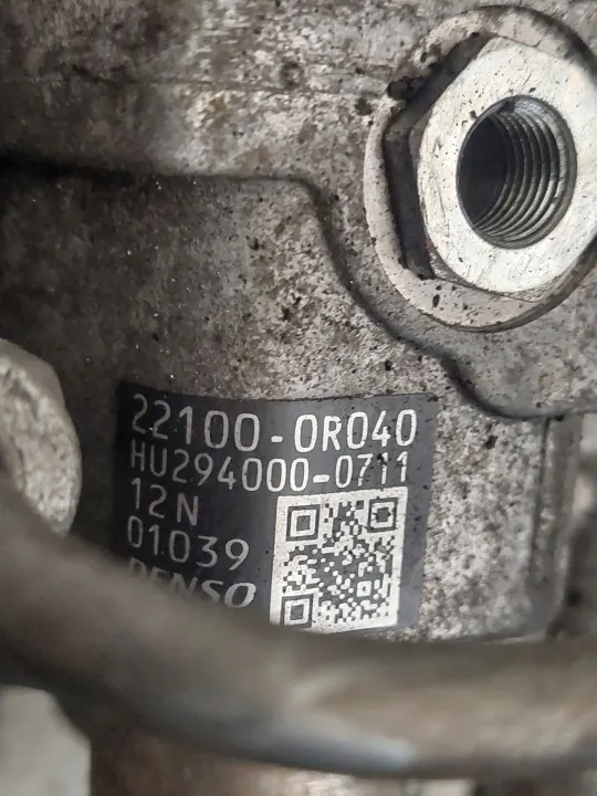Toyota Avensis T27 2.0D ruiskutuspumppu OEM 22100-0R040 image 4
