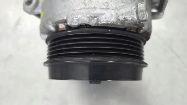 Compresor de aire acondicionado Mercedes-Benz A0012303611 image 7