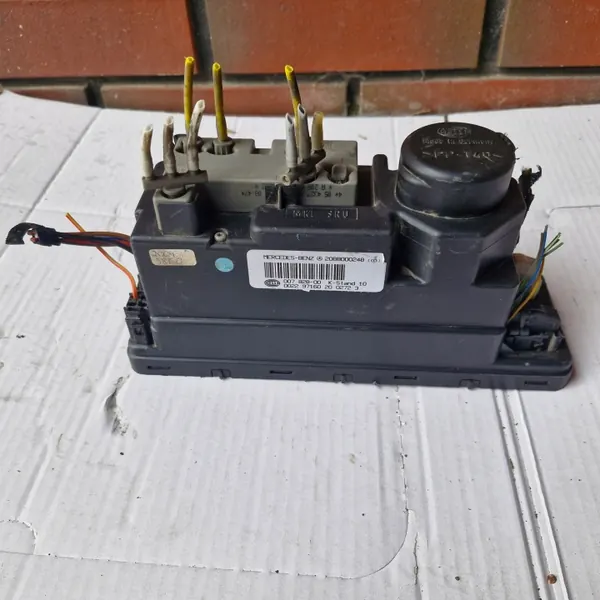 Mercedes centrale sluitpomp OEM 2088000248 Gebruikt image 2
