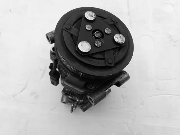 Ilmastointikompressori Citroën C3 / Peugeot Expert 9810349980 image 5