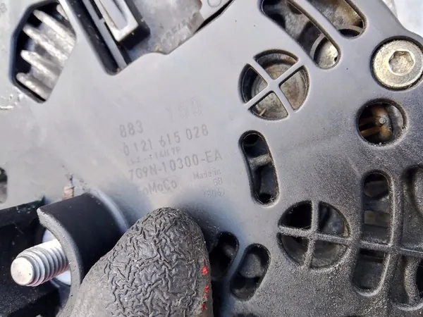 Vaihtovirtageneraattori Ford Mondeo MK4 2.0 TDCi 7G9N-10300-EA image 3