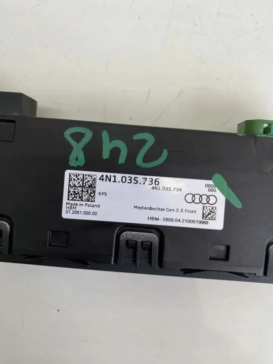 USB-portti OEM 4N1035736 Audi 3.0L Bensiini image 8