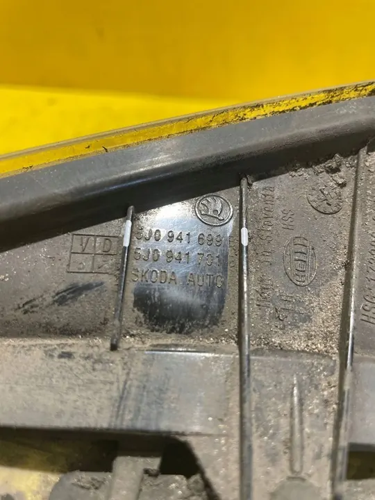 Skoda Fabia Mk2 (5J) Farol Halógeno Frontal Esquerdo image 5