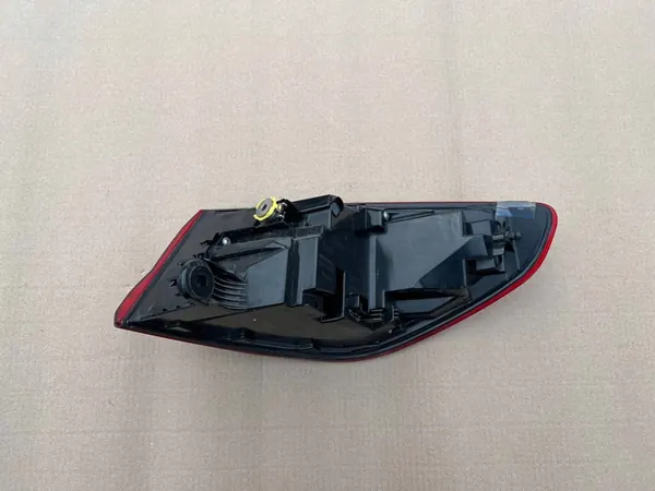 BMW 1 F40 Luz Trasera Izquierda OEM 7450643 image 2