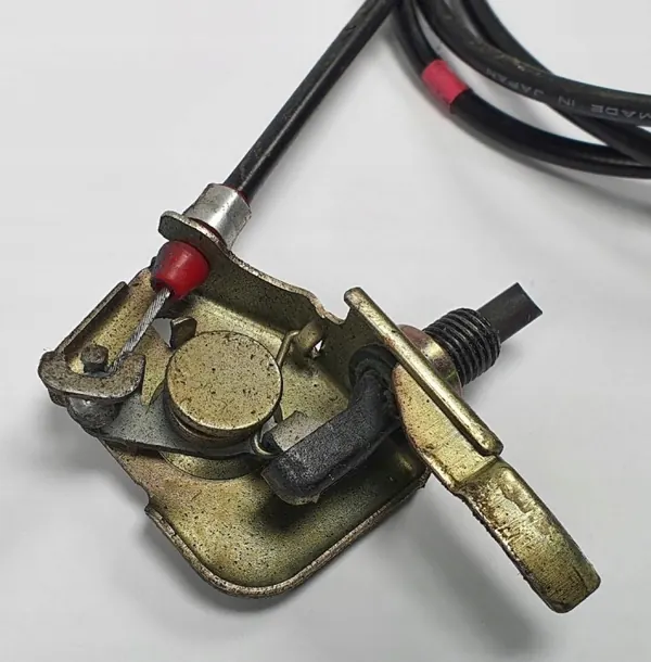 Serrure de trappe à carburant Toyota MR2 SW20 OEM 0 - Occasion image 4
