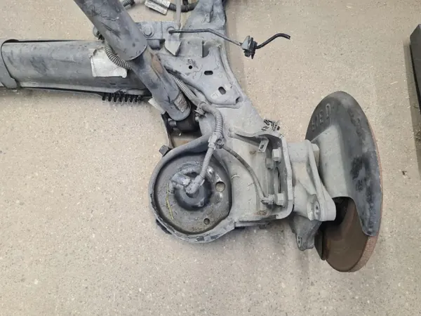 OEM Ophangbalk Achter Toyota Proace City Compleet image 8