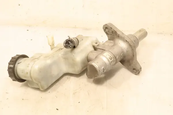 Rempomp Toyota Yaris III Lift 1.4 OEM image 3