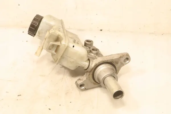 Rempomp Toyota Yaris III Lift 1.4 OEM image 4