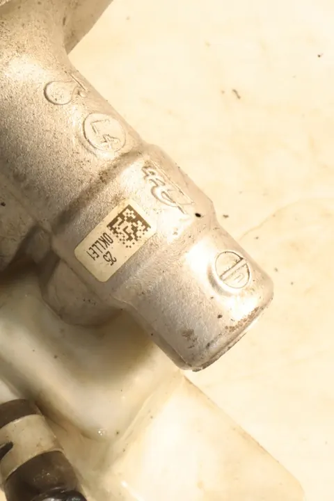 Rempomp Toyota Yaris III Lift 1.4 OEM image 8