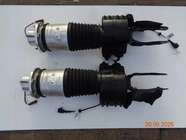 Porsche Taycan Vorderer Luftfeder-Dämpfer OEM 9J0616037A image 5