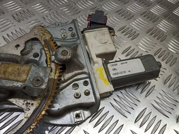 Mecanismo da janela dianteira esquerda Toyota Corolla E12 69820-02130 image 3