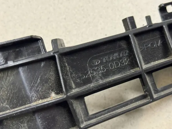 Bumper glijbeugel voor rechts OEM 52535-0D320 image 6