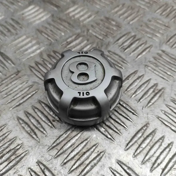 Öljytäyttöventtiili Bentley Flying Spur 4.0L 06B103485E image 2